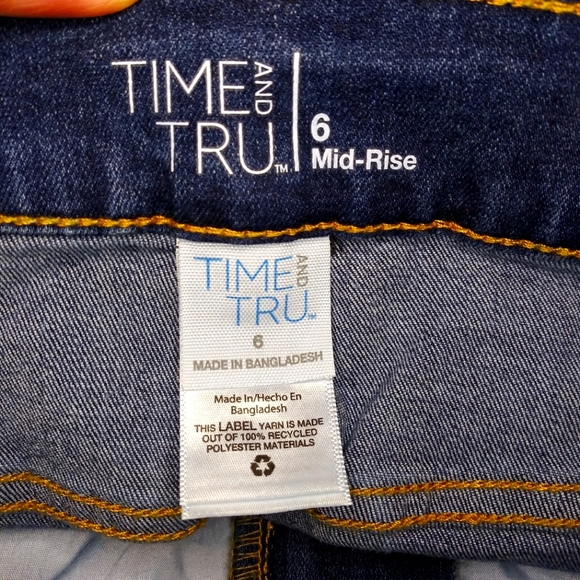 Time And Tru Mid Rise, Dark Wash Distressed Frayed Hem 10"Inseam Jean Shorts - Picture 6 of 9